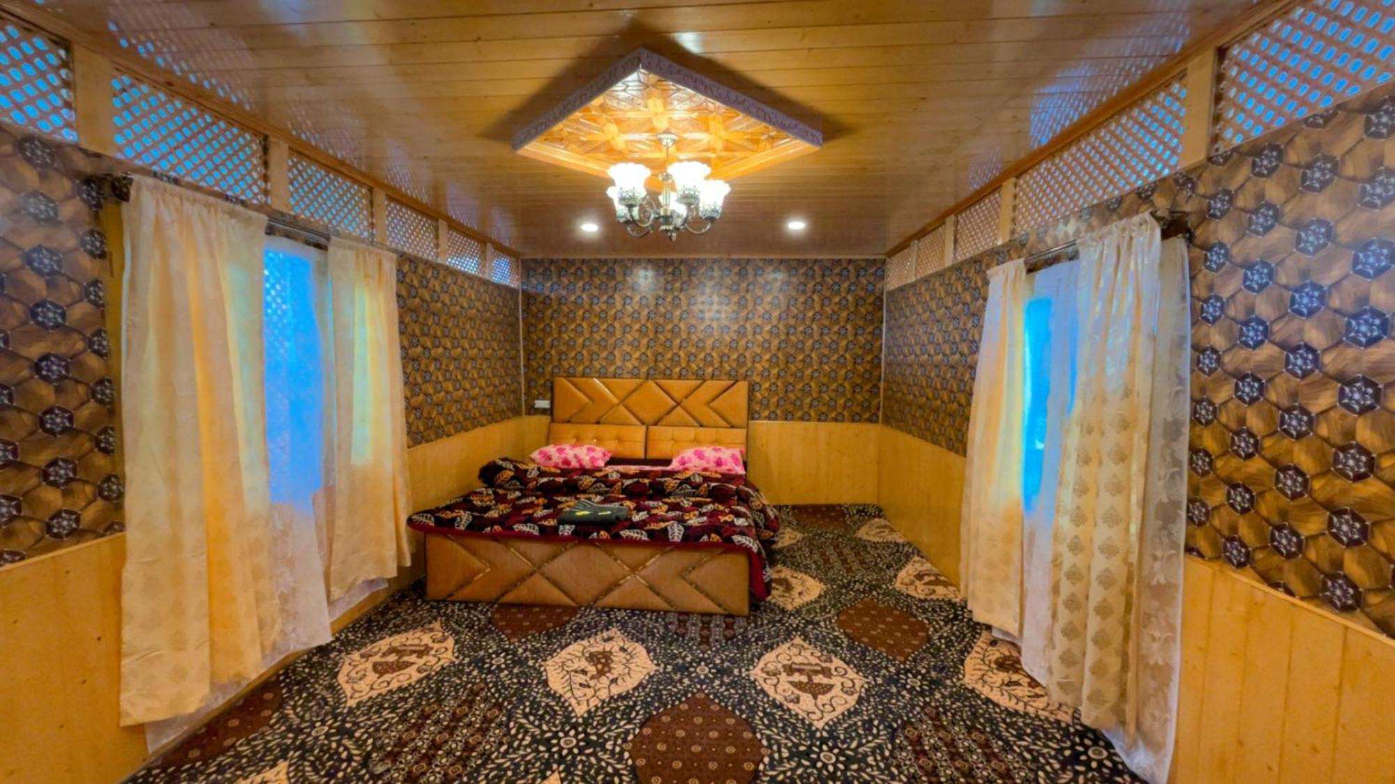 Hb Nancy Group Of Houseboats Hotel Srinagar  Exterior photo